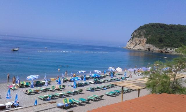 Family Apartment Garden And Sea Petrovac Exterior foto